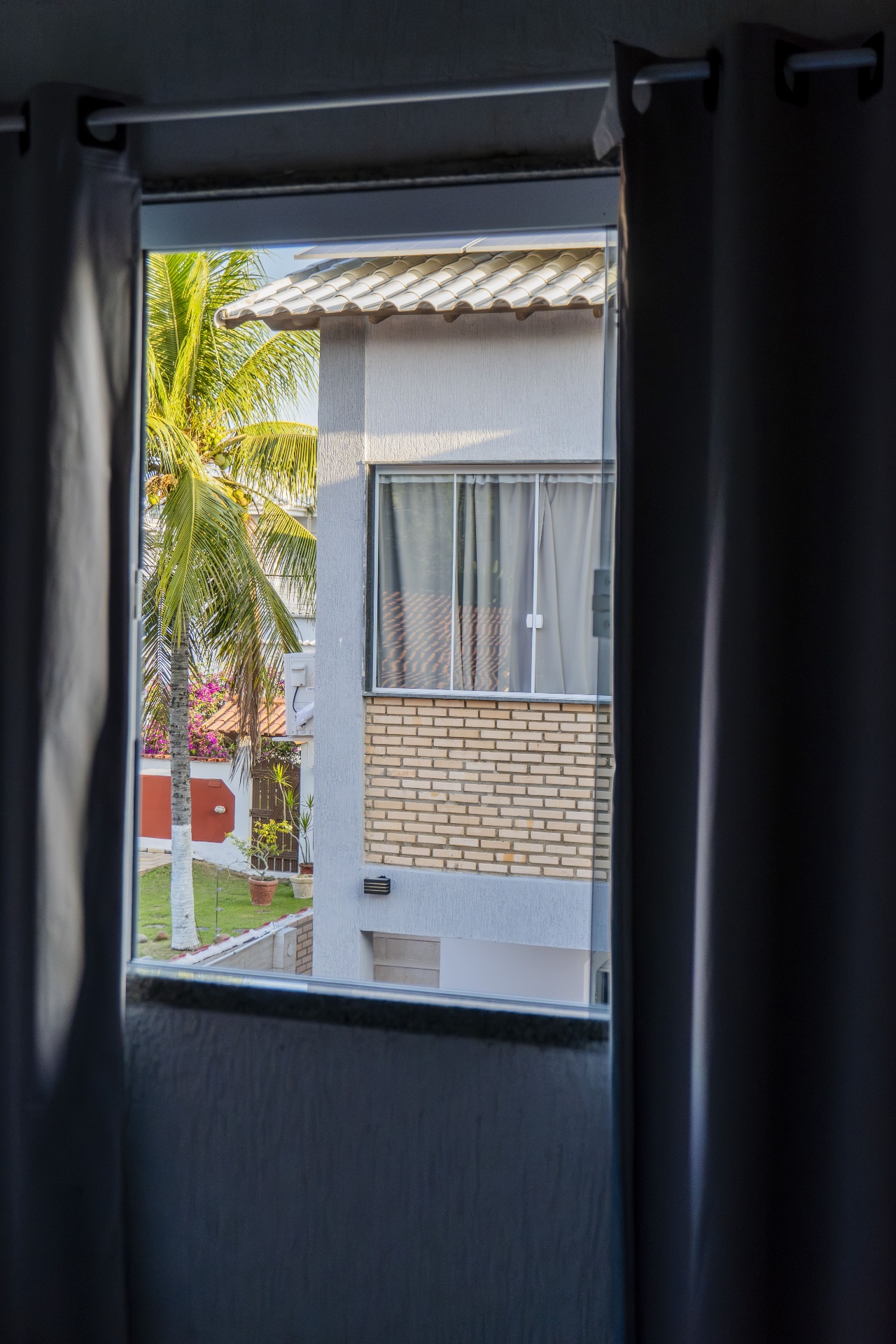 Quarto Dourado — vista pela janela