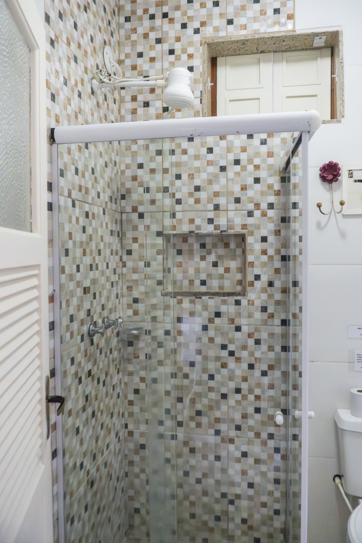 Quarto Coral — box do banheiro