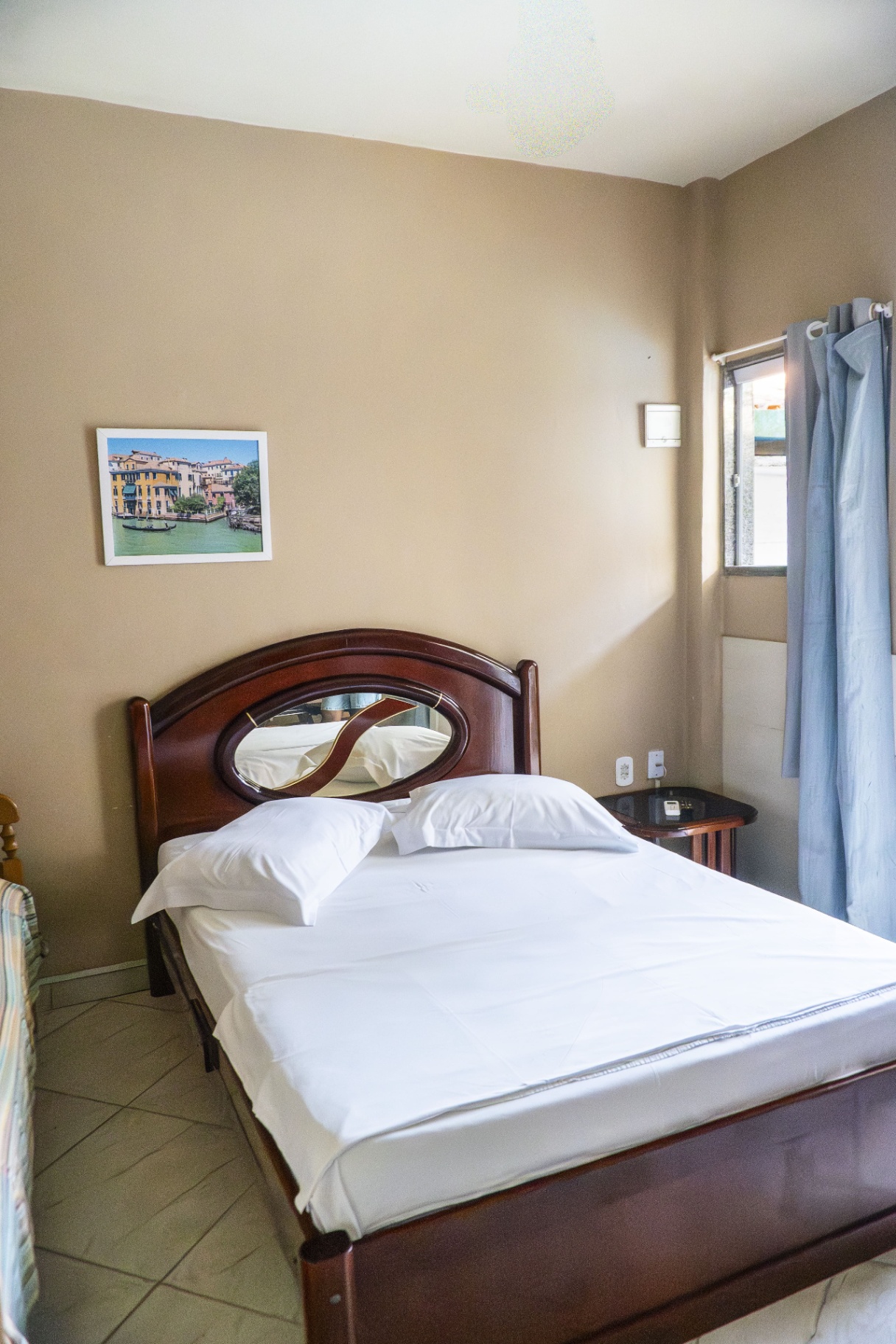 Quarto Coral — cama de casal