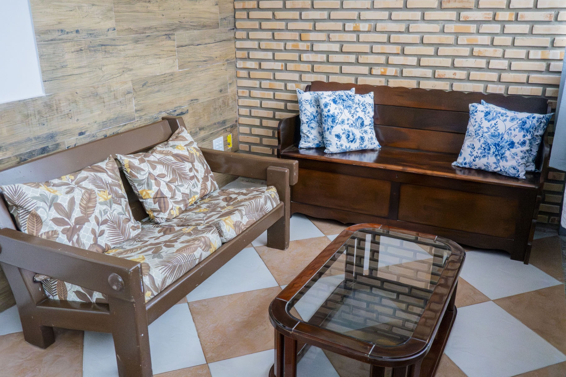 Quarto Sardinha — cantinho de estar