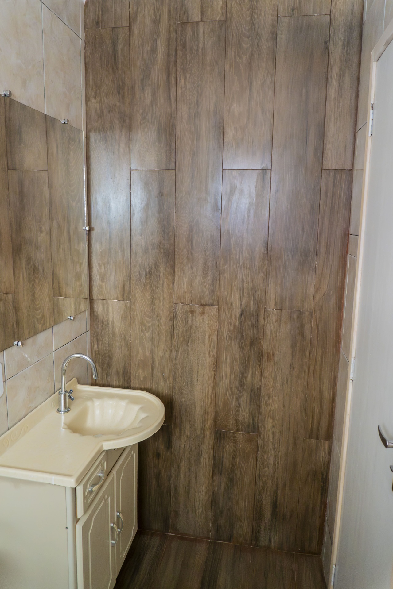 Quarto Cavalinha — pia do banheiro