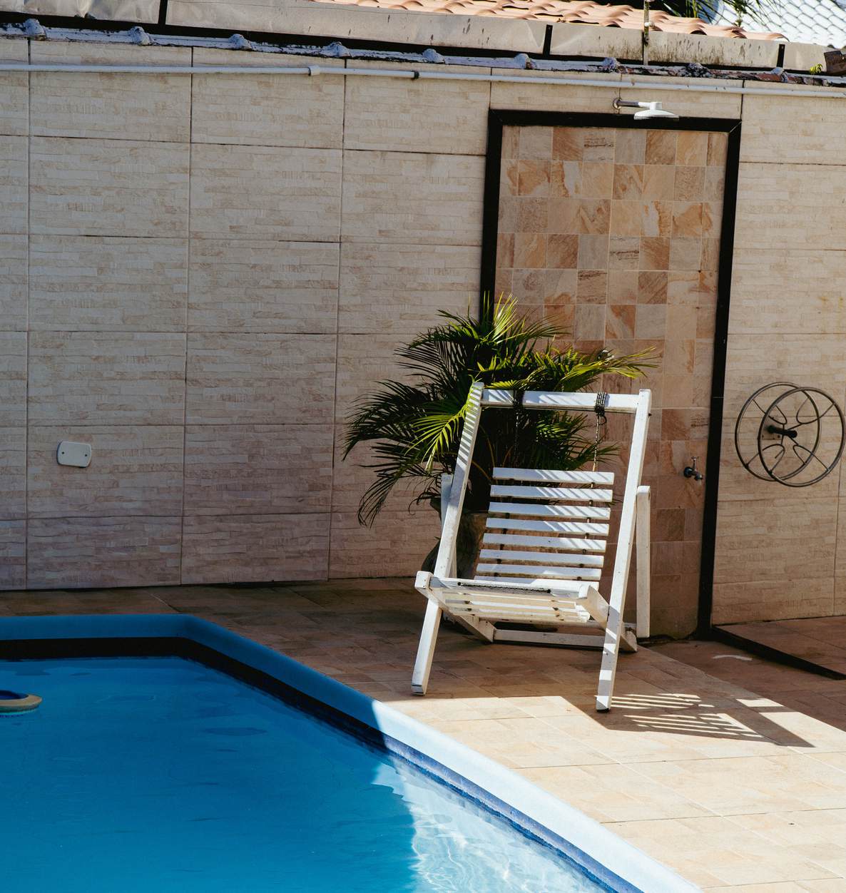 Área da piscina da pousada