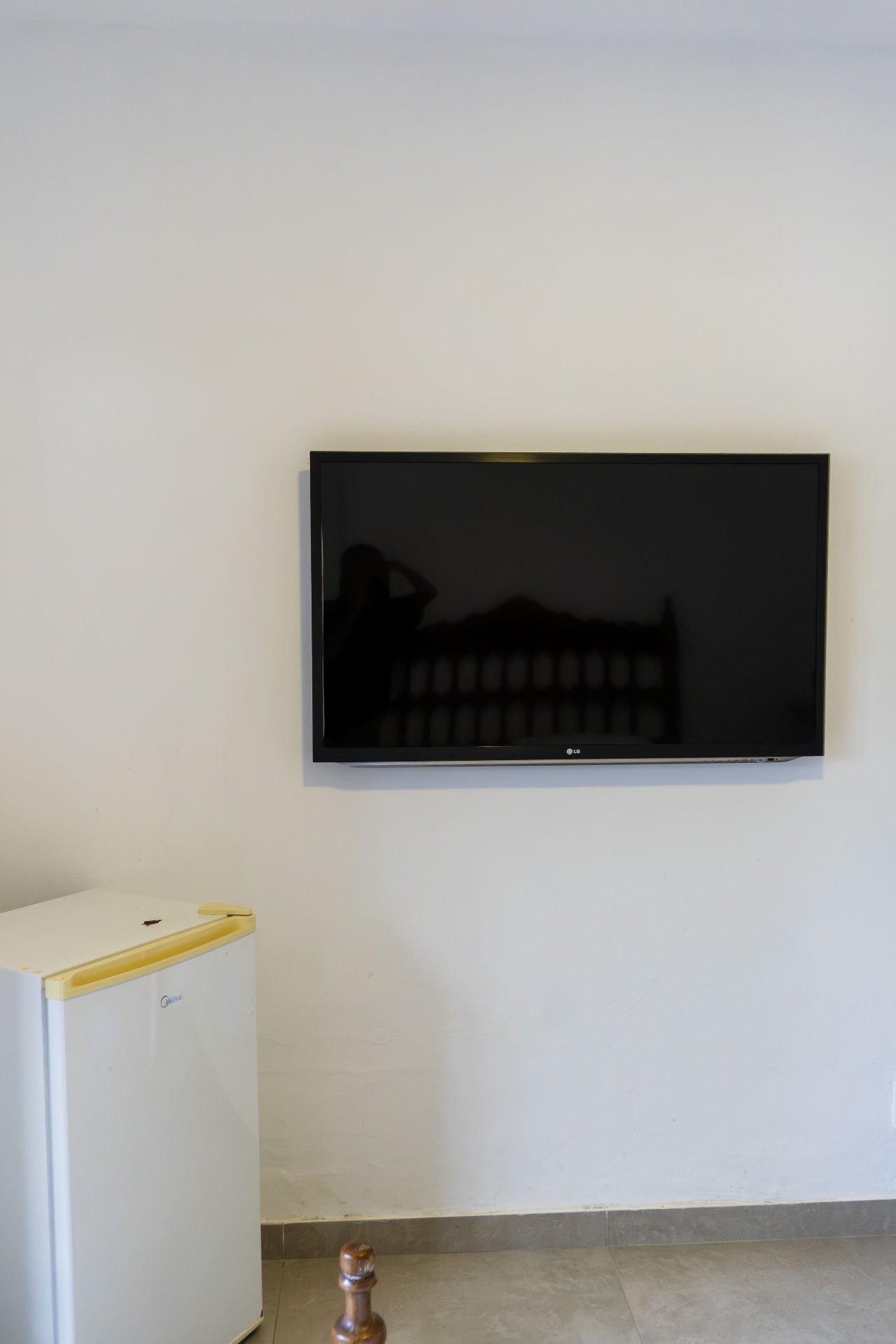 Quarto Sardinha — TV de tela plana e frigobar